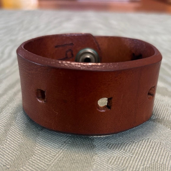 Elegant Brown Leather handmade Cuff. - Picture 2 of 7